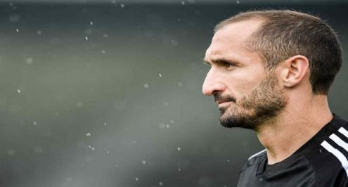 كيليني يعتزل اللعب الدولي بعد مواجهة إيطاليا مع الأرجنتين